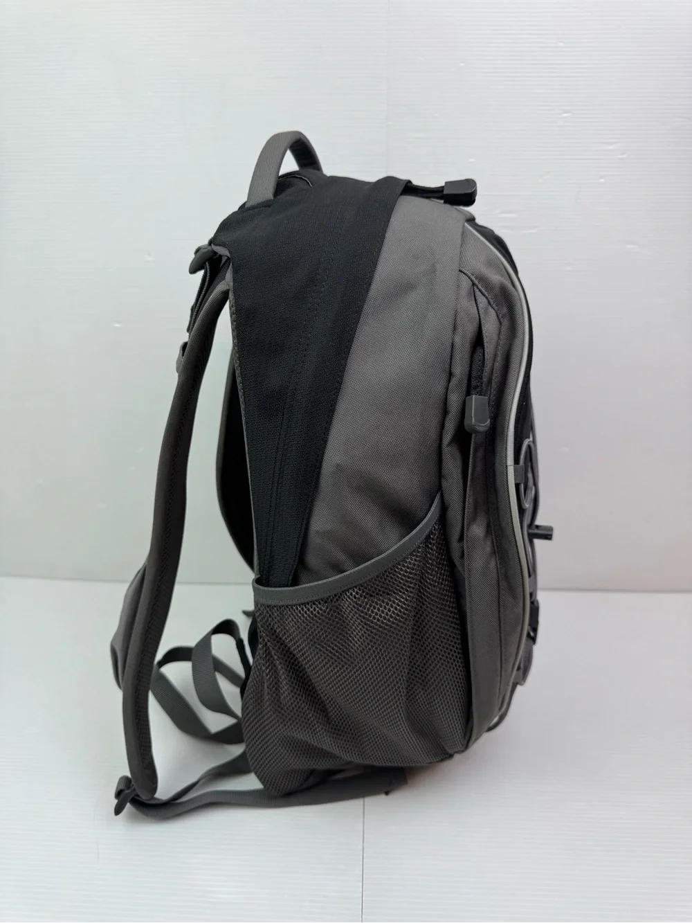 Osprey Helix Resource Series Backpack Black Grey Recycled Daypack Hiking Unisex